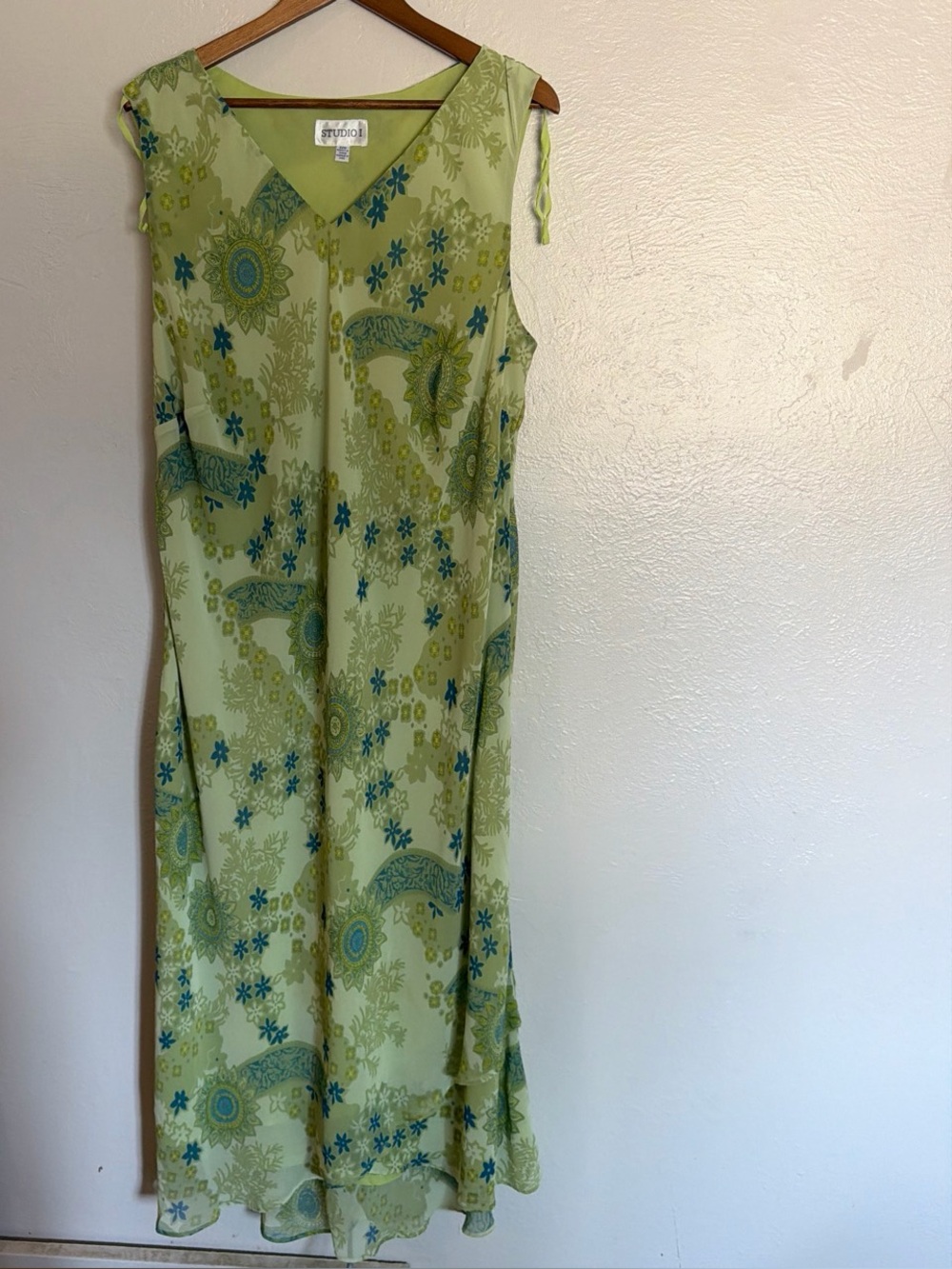 Blue and Green Floral Sleeveless Midi Dresses (2) from Studio 1 - Picture 4 of 6